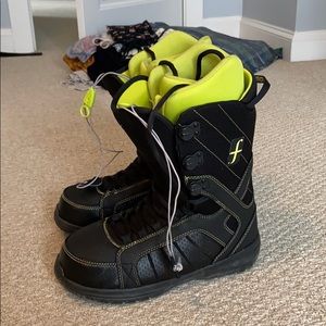 Snowboarding boots